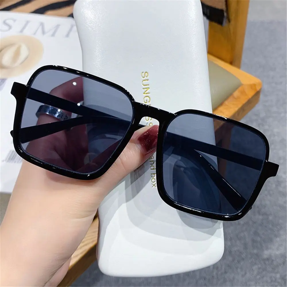 Luxury Vintage UV400 Eyewear Women Square Sunglasses Oversized Sunglasses Goggle Men Sun Glasses