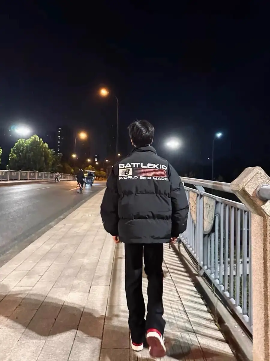 

Утепленная хлопковая куртка в американском повседневном стиле с принтом флага, воротником-стойкой, для отдыха и повседневной носки