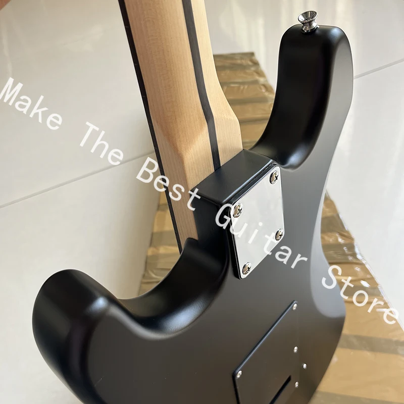 Equipped with high-quality tremolo bridge electric guitar, Yaguang ST model, guaranteed quality and fast delivery.