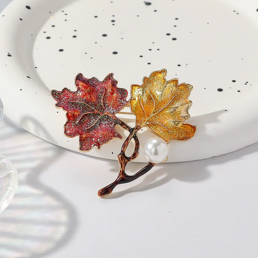 Autumnal Design Sensibility Maple Leaf Brooch INS Style Unique Simulation Leaf Pin Gownsuit Chest Flower Wholesale For Fashion