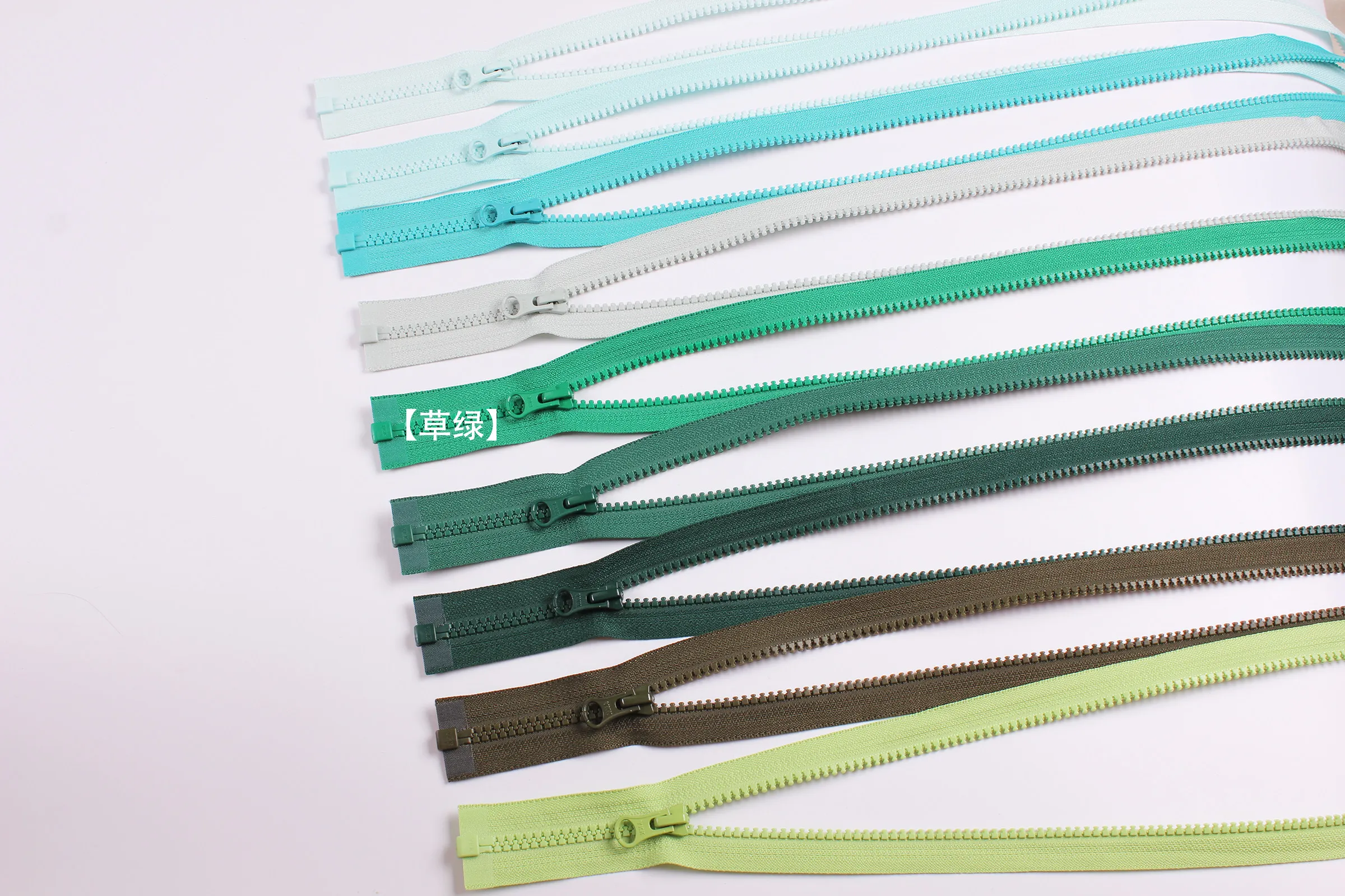 YKK-Reißverschluss Nr. 5 Harz-Gummi-Zahnöffnung, Reißverschluss am Schaf, dicke Schuljacke, Daunenbaumwolle, Echt – Detail 27