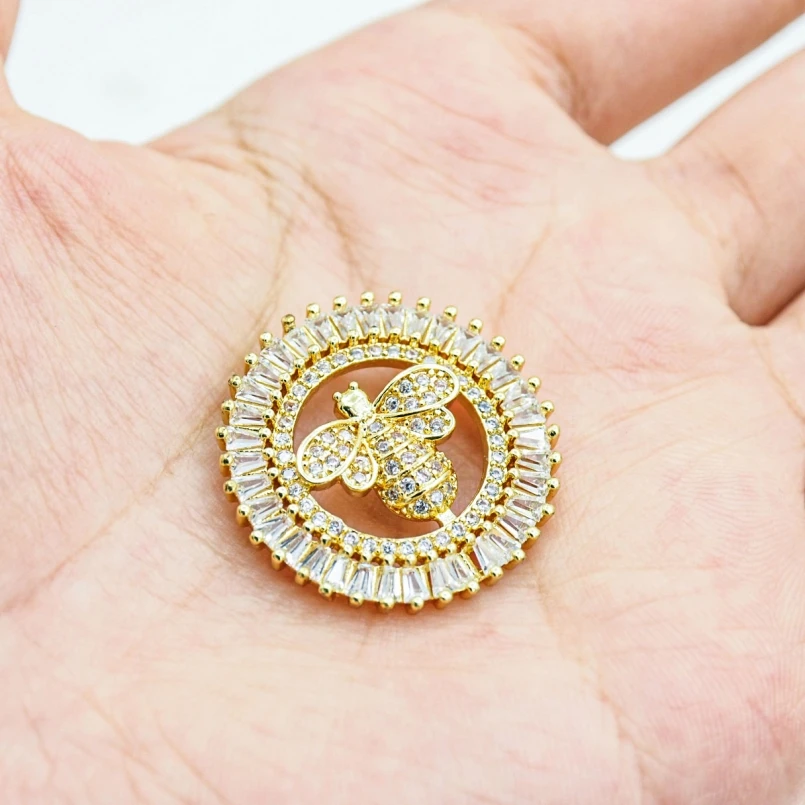 

1Pcs Round Bee Coin Shape Circle Pendant Invisible Setting Cubic Zirconia Gold Color Copper Jewelry Special Gift