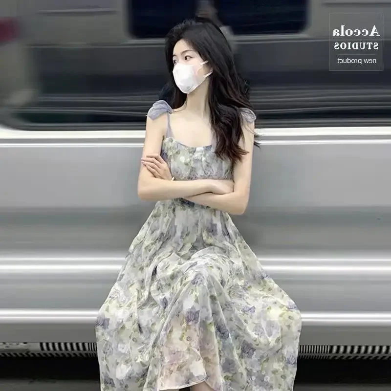 Schulterfreies Maxikleid mit Blumendruck im französischen Stil, Empire-Taille, Teepause, tailliertes langes Kleid für die erste Liebe