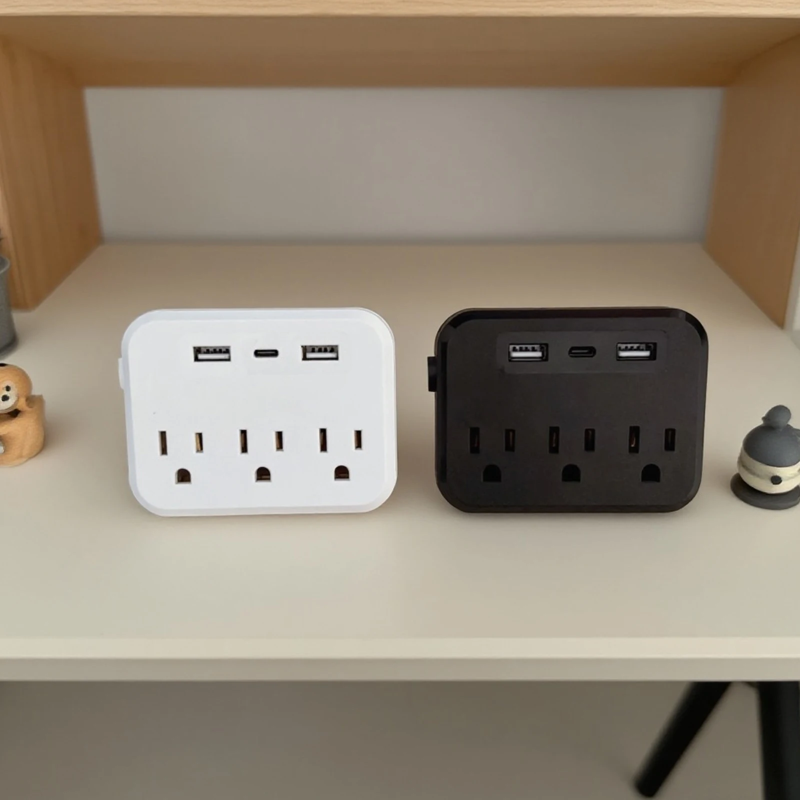 US Switch with surge protector Mini Portable Power socket 6-in-1 Multifunctional 3 sockets 2 USB ports 1 Type-C white image 3