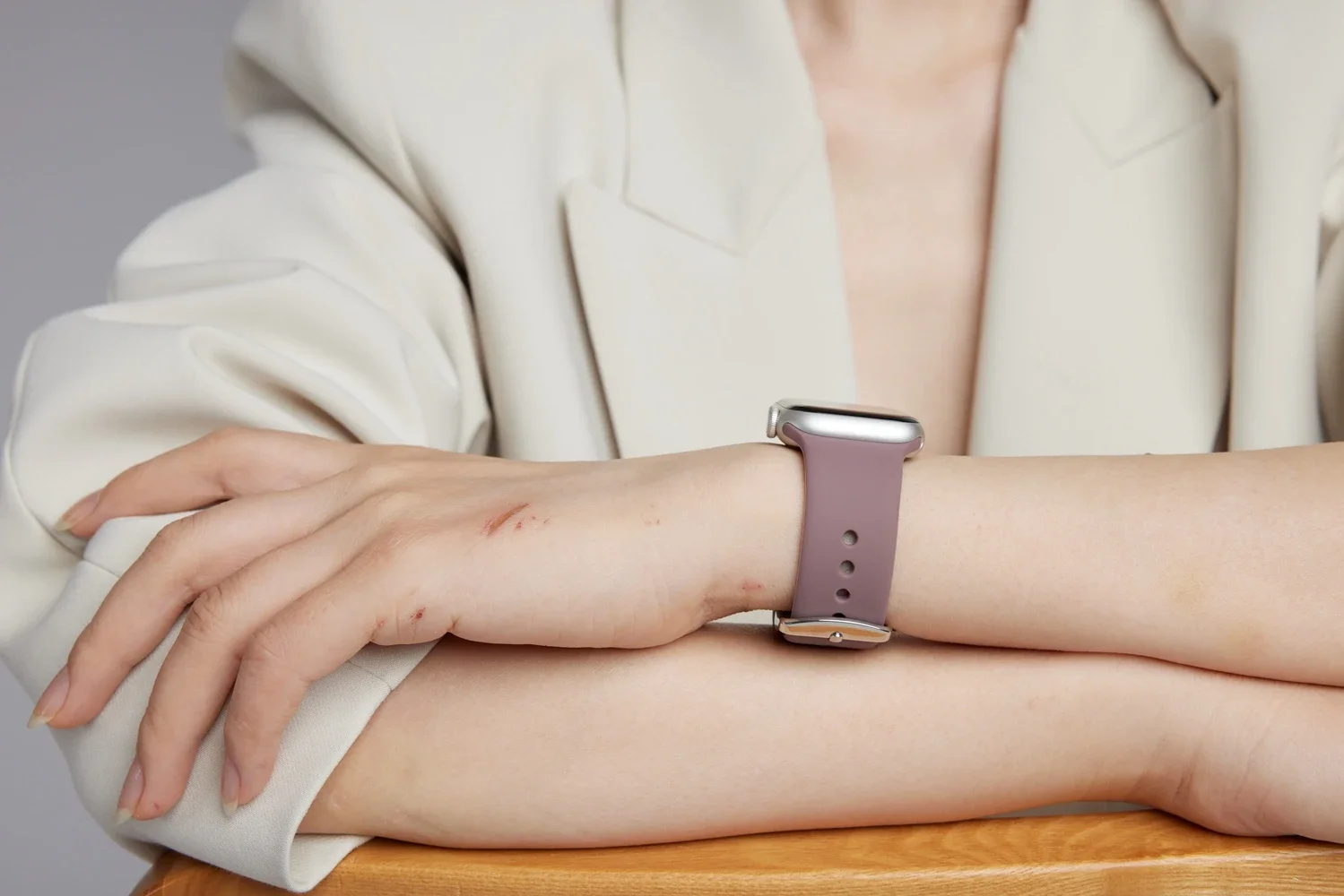 iwatch 여성용 시리즈 10/9/8/7/6/5/4/3 SE 38mm 40mm 41mm 42mm 44mm 45mm 46mm 49 용 Apple Watch 밴드 용 우수한 실리콘 스트랩