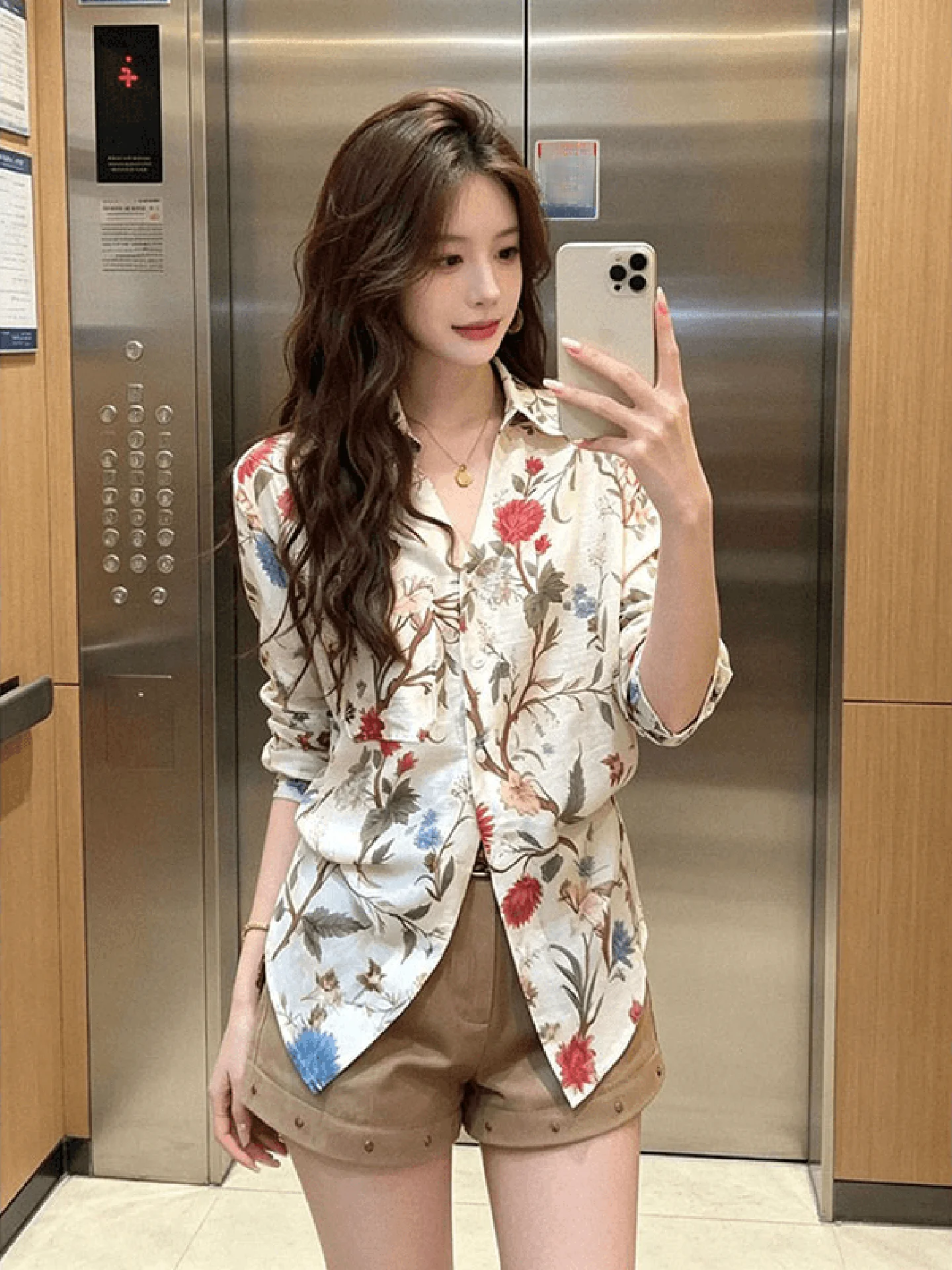 

Summer New Chic Plant Floral Print Shirt And Brown Shorts Set Women's Fashion Elegant Style Lightweight Breathable Casual Wear