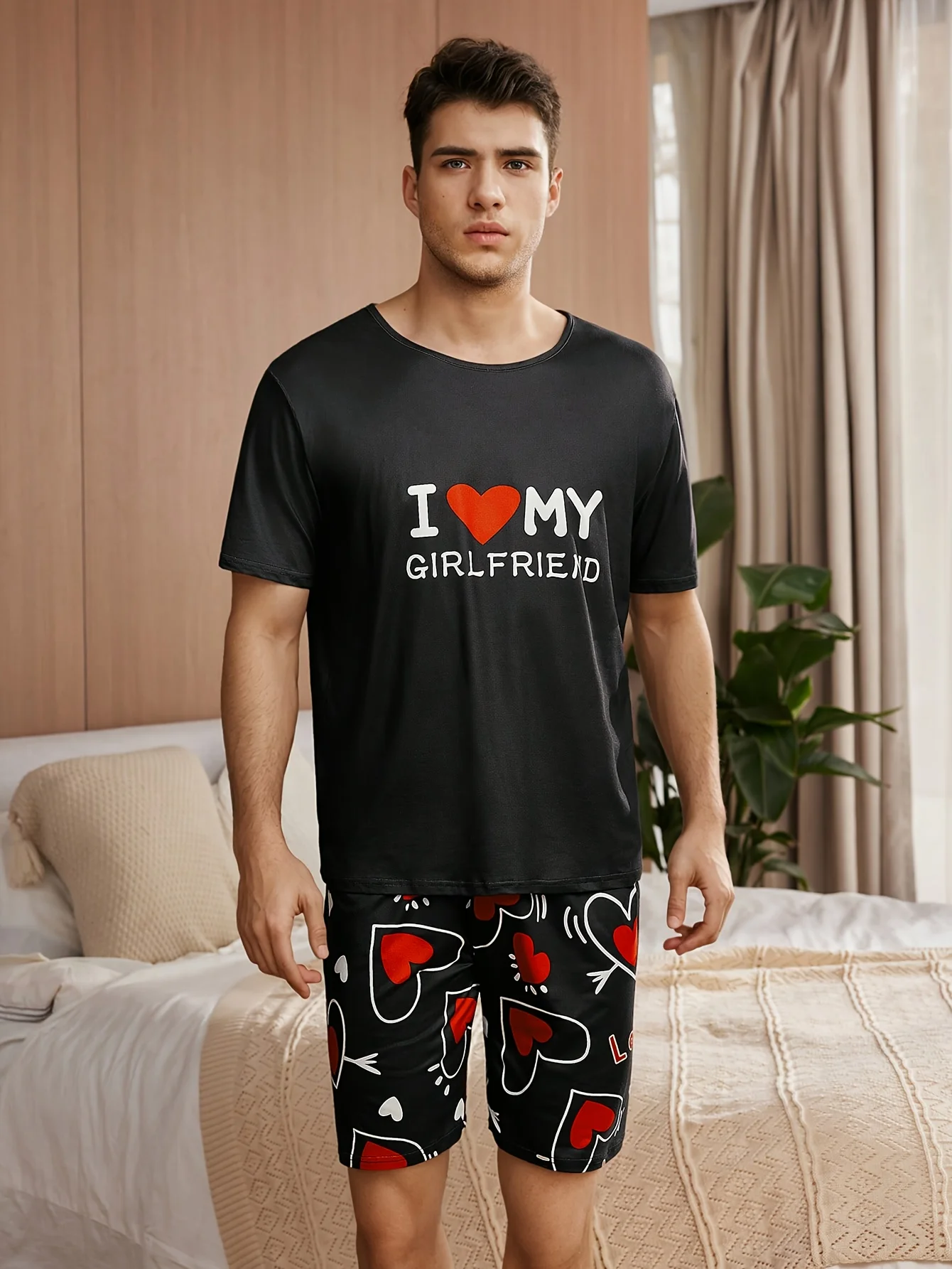 A set of men's clothing, short sleeves and love printed shorts, with a top print of 