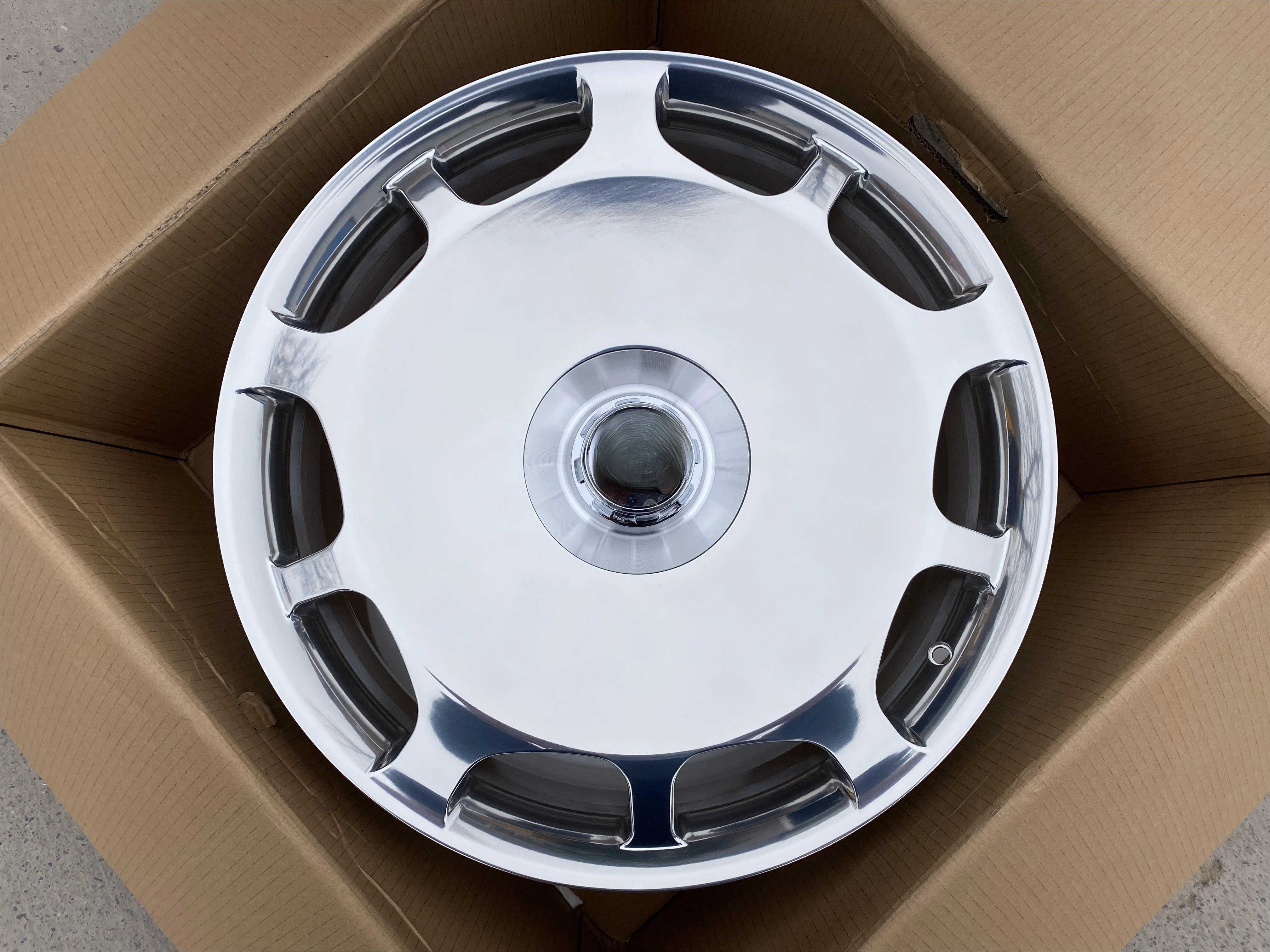 Passenger Car Wheel Hub, Compatible with Various Colors and Sizes, White Five-pointed Star