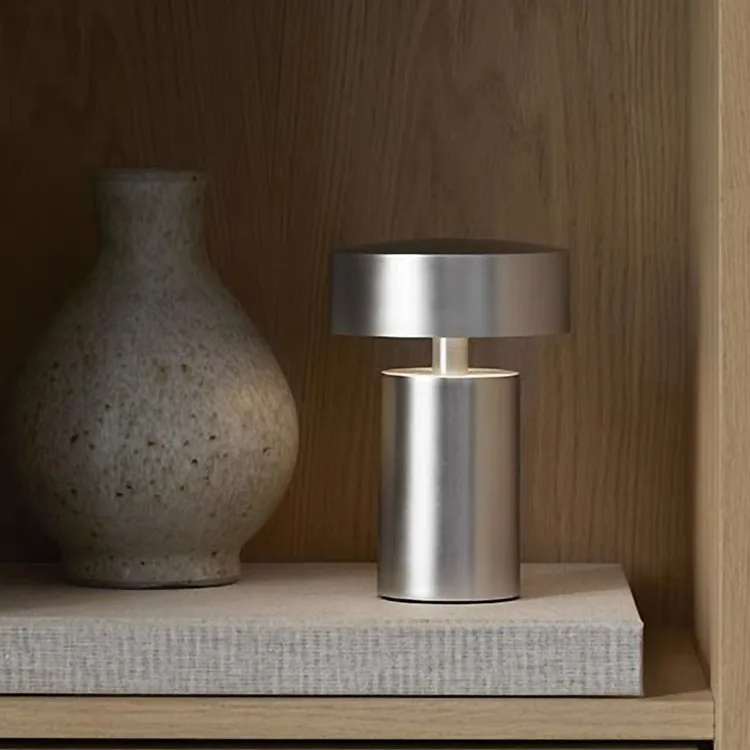 Design minimaliste moderne USB charge Mini lampe de bureau salle à manger chambre bureau éclairage lampe de Protection des yeux