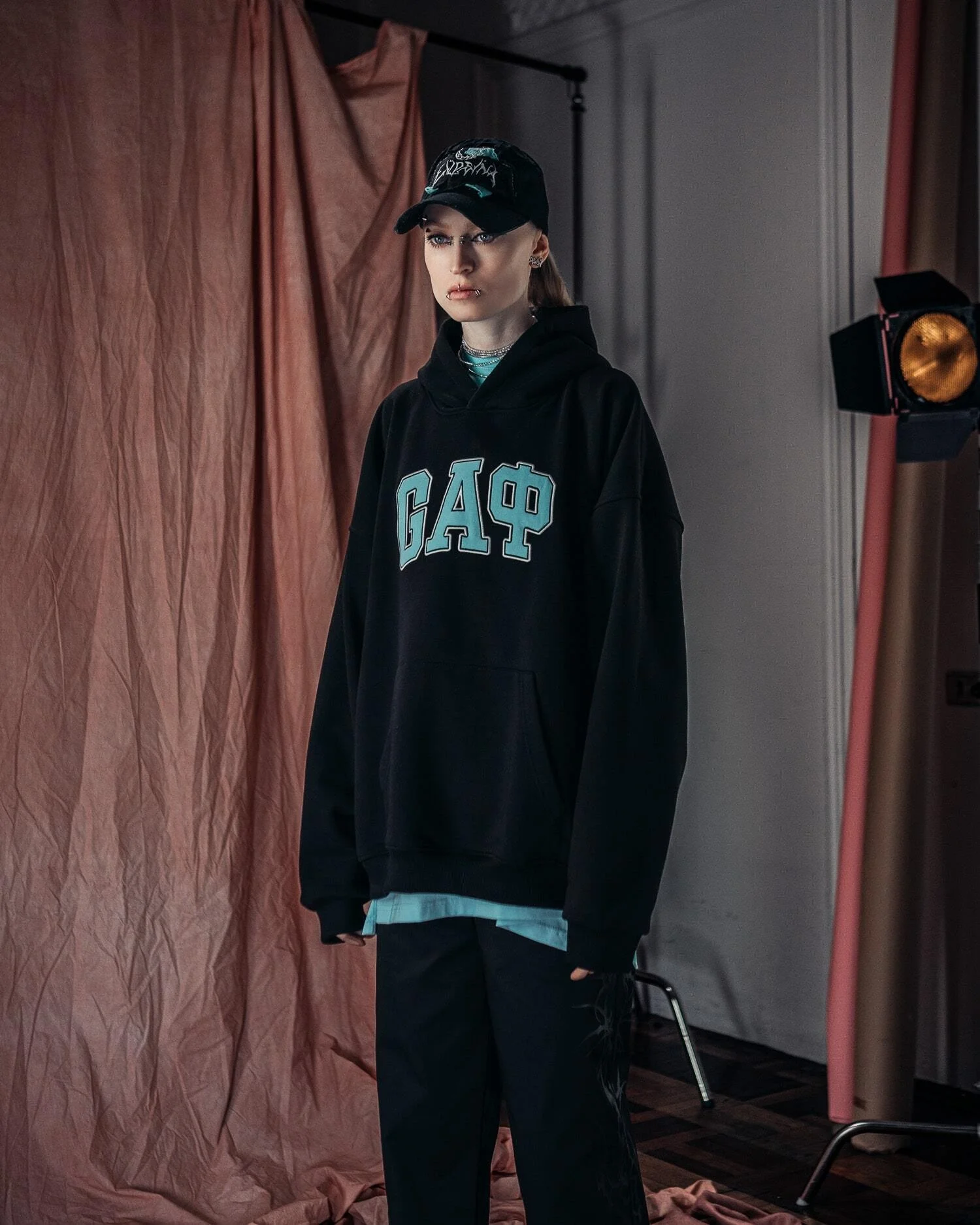 Y2k القوطية الشرير الأسود GAF المطرزة كنزة قطيفة الرجال والنساء موضة Harajuku ريترو المتضخم كم طويل بلايز