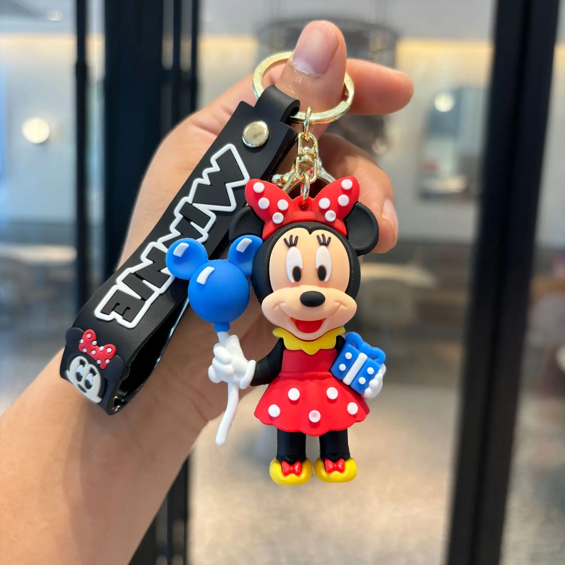 ディズニーミッキーミニーキーホルダー人形おもちゃカップルキーホルダークラッカーギフト人形アクセサリーアニメ PVC 子供の誕生日プレゼント