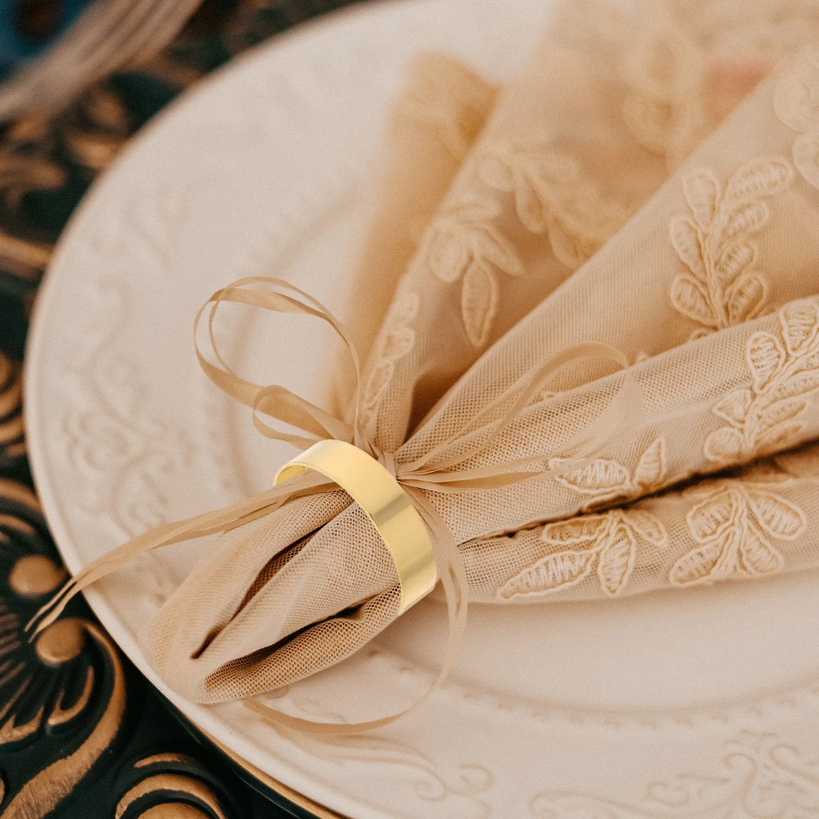 12Pcs Gold Napkin Rings Semicircle Zinc Alloy Napkin Holder Elegant Metallic Banquet Dinner Party Table Setting Accessory