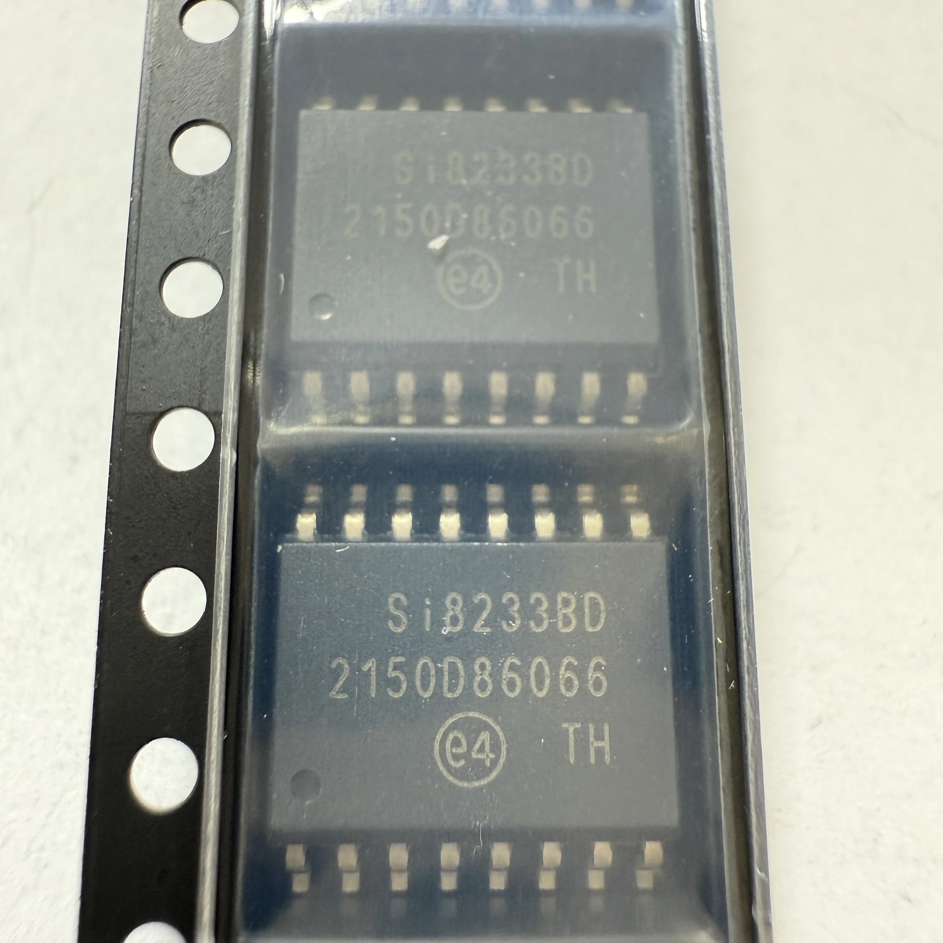 

10PCS/LOT SI8233BD-D-ISR (Logic Output Optoisolators)