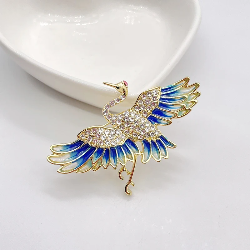 New Cute Vivid Flying Bird Brooch Ladies  Animal Hummingbird Phoenix Pigeon Crane Flamingo Pin Buckle Party Leisure