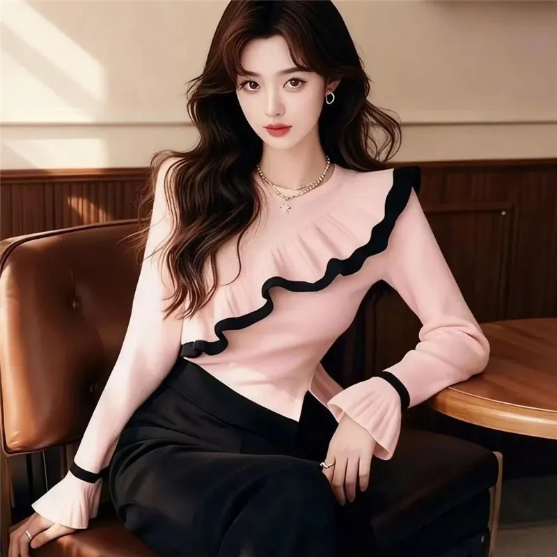 

Irregular contrast color women's ruffled bottoming shirt 2026 autumn winter Female wear slim temperament trumpet sleeve top.
