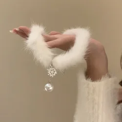 2025 New Korean Elegant Feather Plush Snowflake Choker for Women Fashion Pearl Tassel Necklace Wedding Christmas Necklace Women