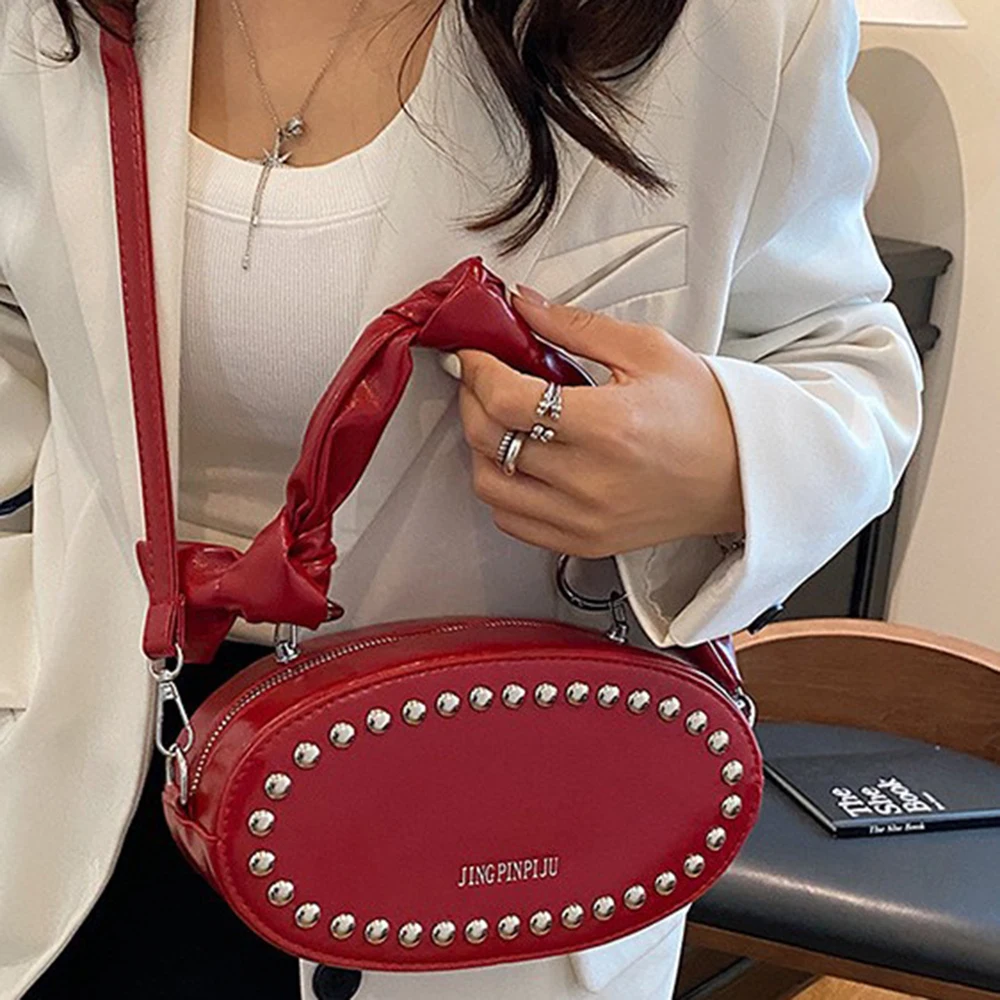 

Женская сумка через плечо из масляной кожи с заклепками и декором, новое корейское издание, стильная ручная сумка эллиптической формы, сумка на одно плечо 1.