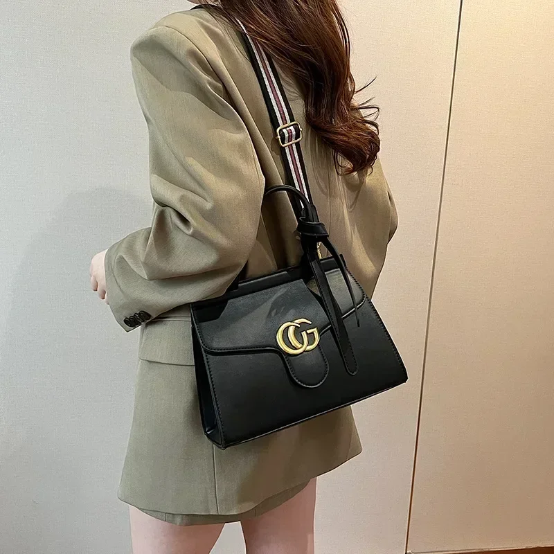 

Women's Lightweight Nylon Travel Backpack 2026, Waterproof & Anti-Theft, Large Capacity Shoulder Bag for Work & Daily