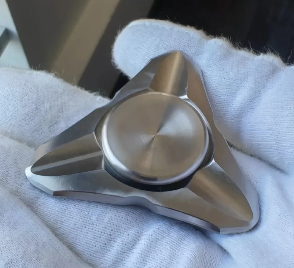 

Используемые игрушки для декомпрессии с гироскопом на кончик пальца EDC ss