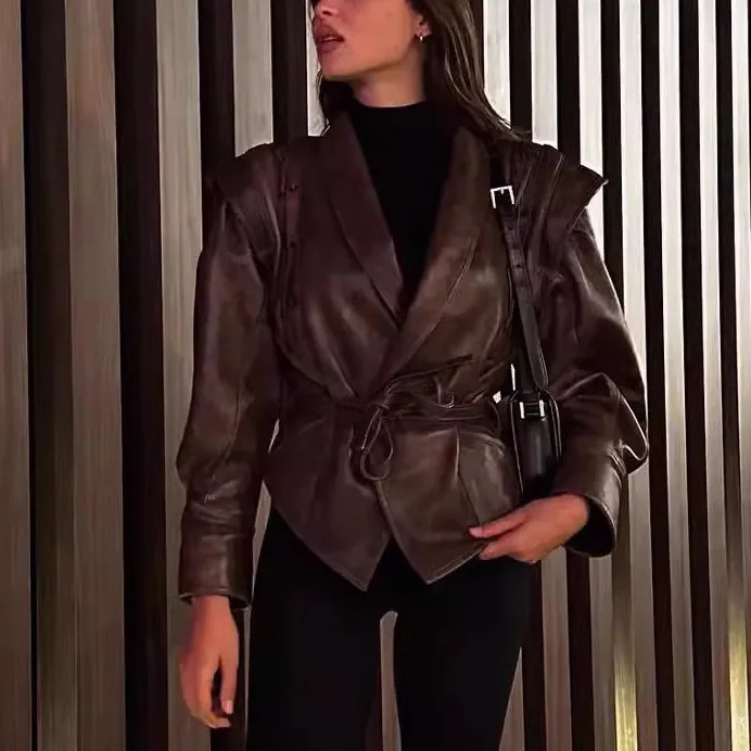 เสื้อโค้ทหนัง PU ทรงเข้ารูปสไตล์ใหม่สำหรับฤดูใบไม้ผลิ พร้อมเข็มขัด สำหรับผู้หญิง สไตล์สตรีท แขนยาว ซิปยาว ติดกระดุม  เสื้อคลุมลำลอง