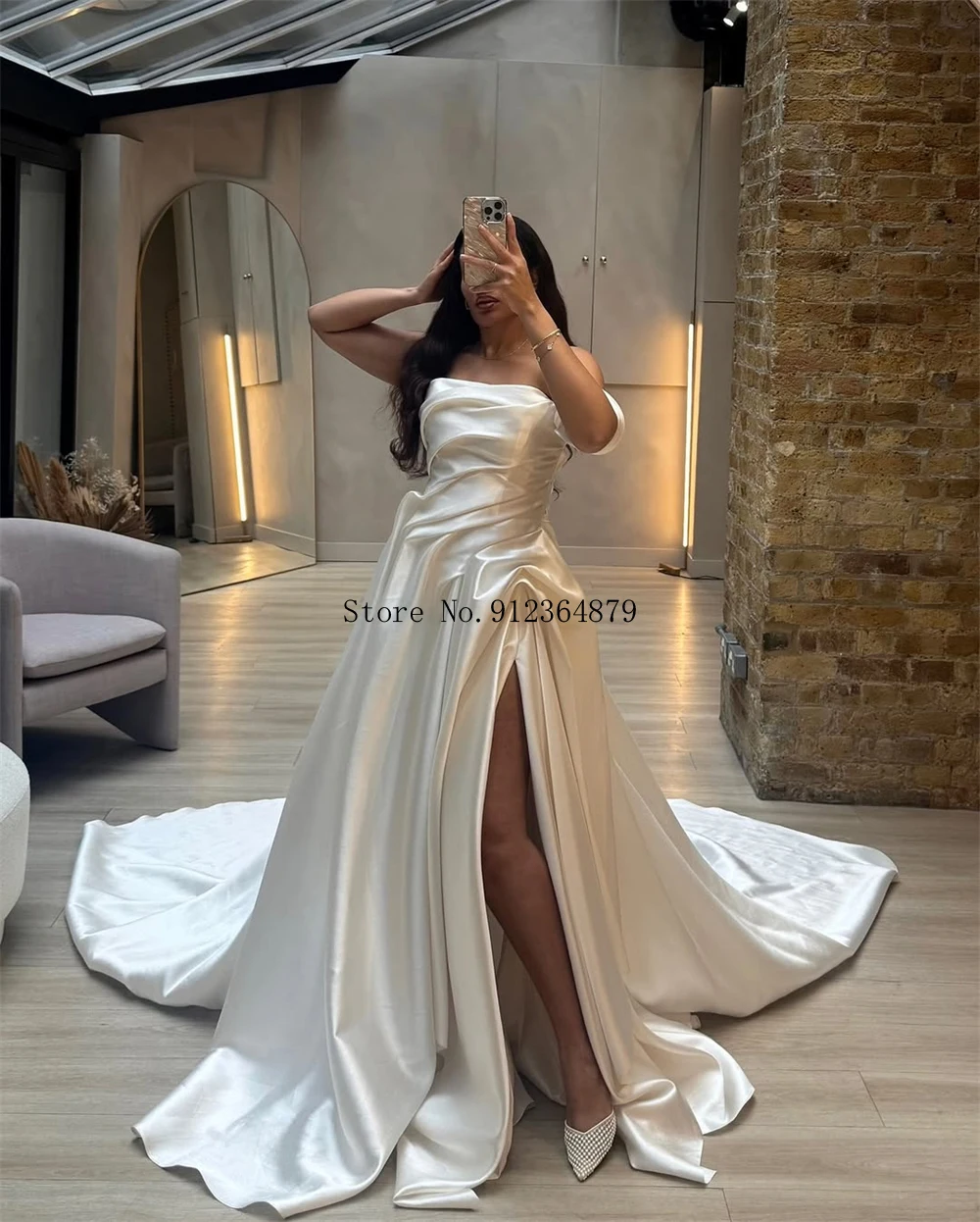 فستان زفاف مخصص من الساتان بدون حمالات مع فتحة عالية وتفاصيل مكشكشة، فستان زفاف أنيق للعرائس الحديثة #2