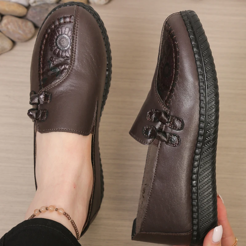 

2026 New Women's Leather Flat Shoes, Spring and Autumn Women's Loafers， Single Classic Mom Shoes, Anti-slip Comfortable