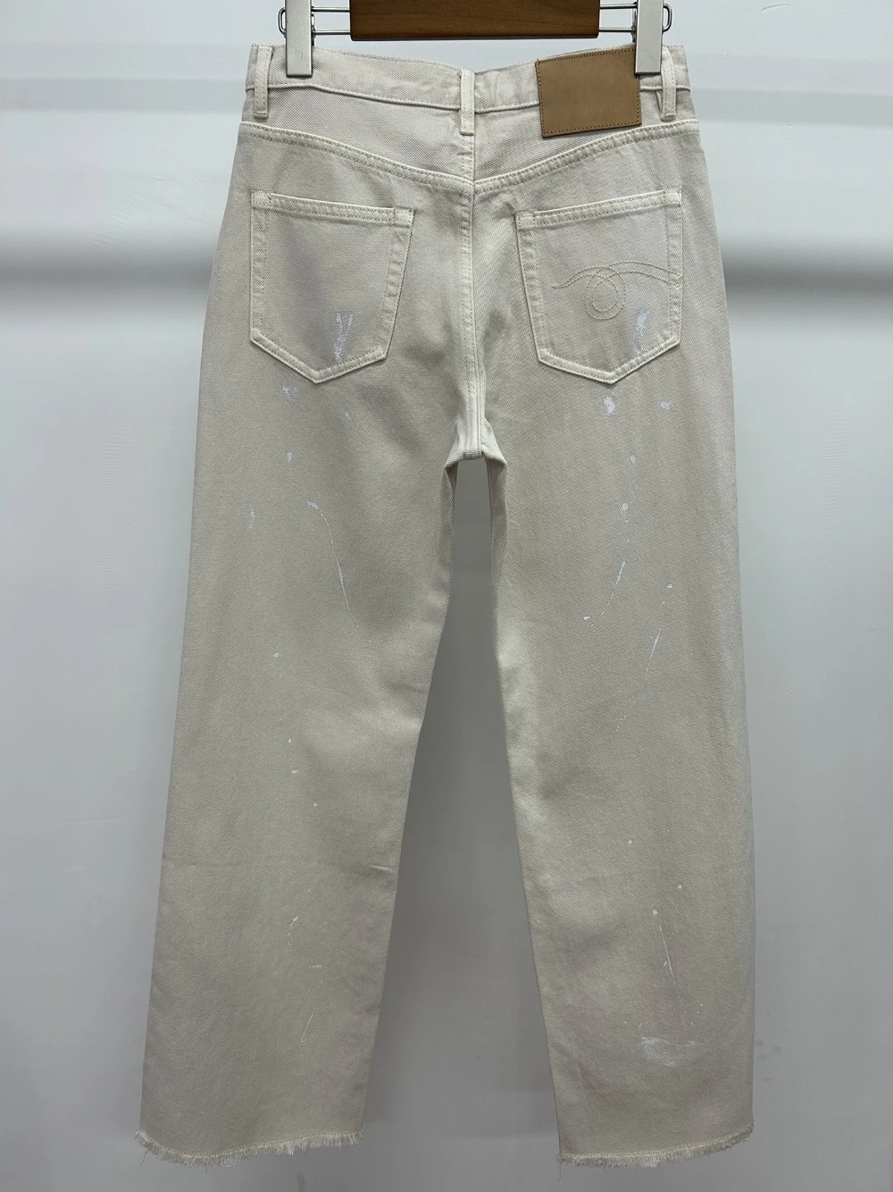 Early Autumn New High-waisted Off-white Graffiti Raw Edge Straight Denim Trousers for Women
