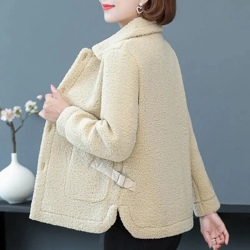 Casaco de cashmere granular curto para mulher estrangeira imitação de ovelha shearing casaco de inverno com lambswool e pele