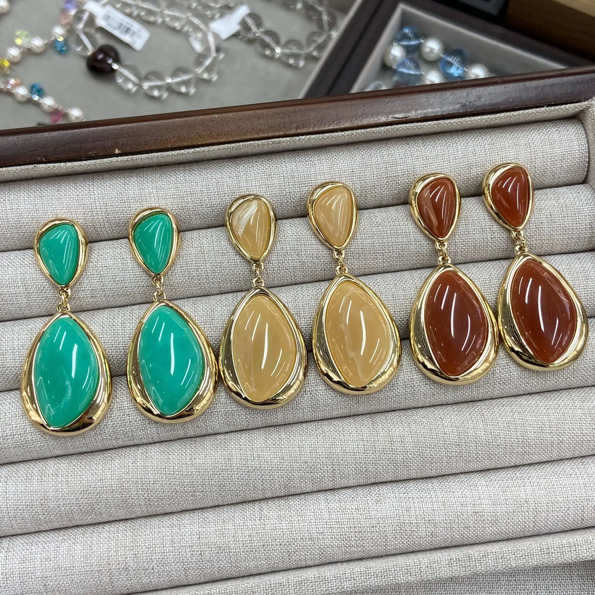 Vintage Water‑Drop Gemstone Dangle Earrings for Women, Light‑Luxury High‑End Color‑Contrast Elegant Drop Earrings Party Jewelry