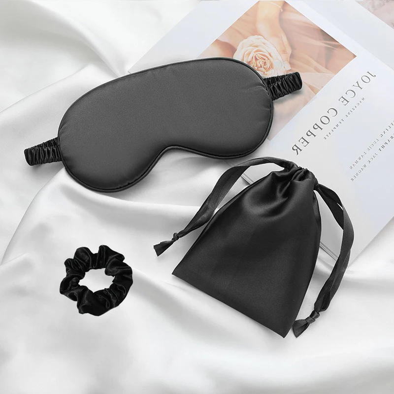

Шелковая маска для сна, блокирующая свет и не дающая давления на глаза, с регулируемым ремешком на плечо, в комплекте с повязкой на голову и портативной сумкой для хранения.