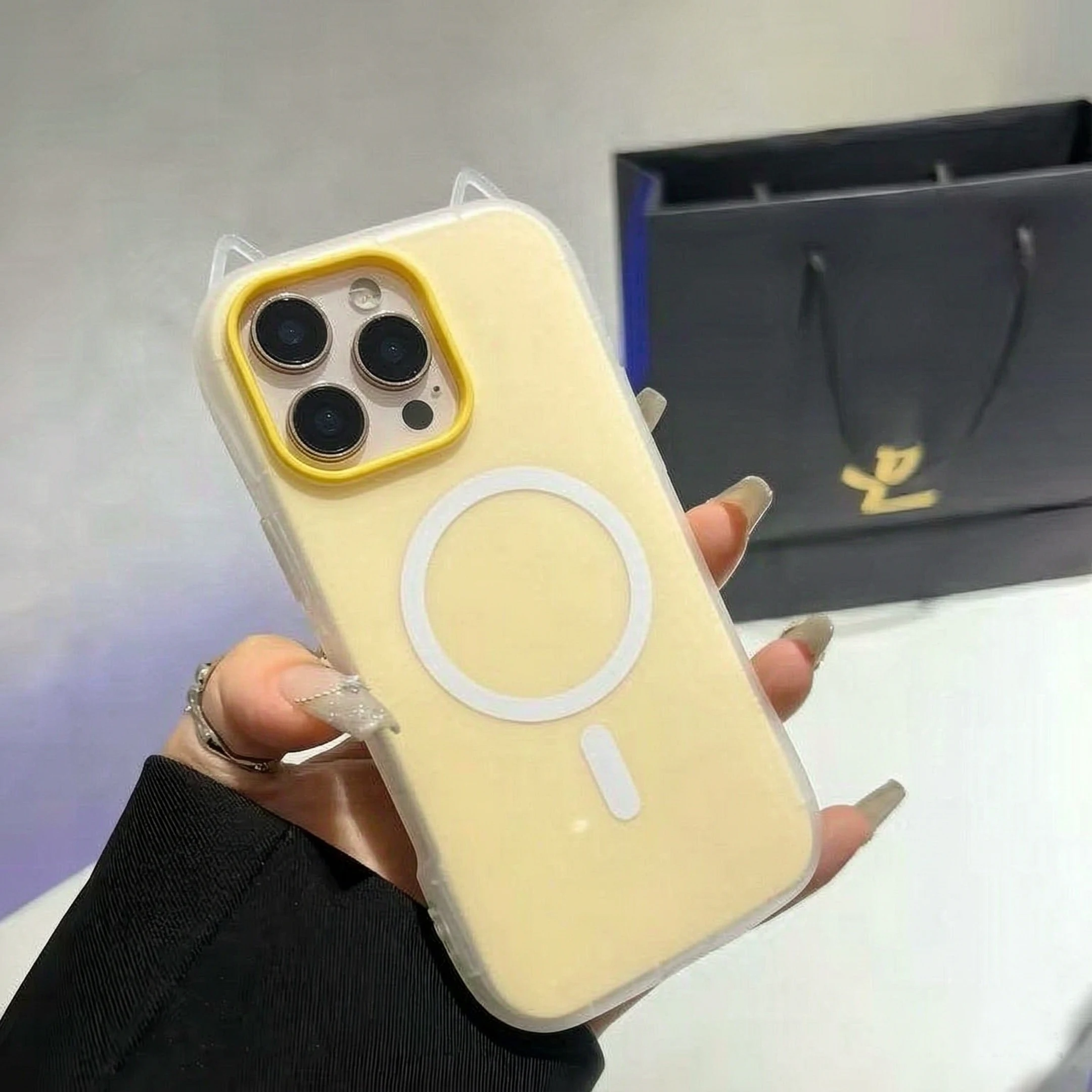 Coque magnétique douce mate 2-en-1 avec oreilles de chat mignonnes et couleurs bonbon pour chargement sans fil MagSafe pour iPhone 17 16 15 14 13 Pro Max Air