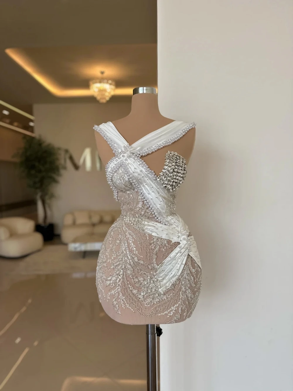 Short Chic See Through Shiny Cocktail Gown With Pearls Customized Crystals Prom Homecoming Wear Dreamy Evening Dress For Women