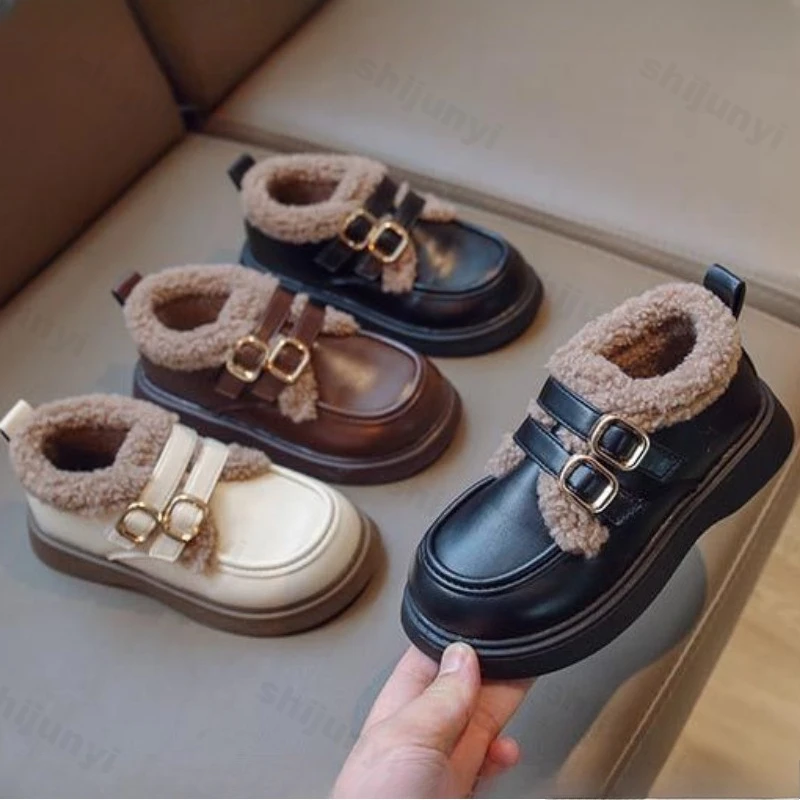 

Винтажные теплые толстые хлопковые туфли с низким берцем для девочек, зима 2025 года, детские универсальные плюшевые удобные лоферы в британском стиле