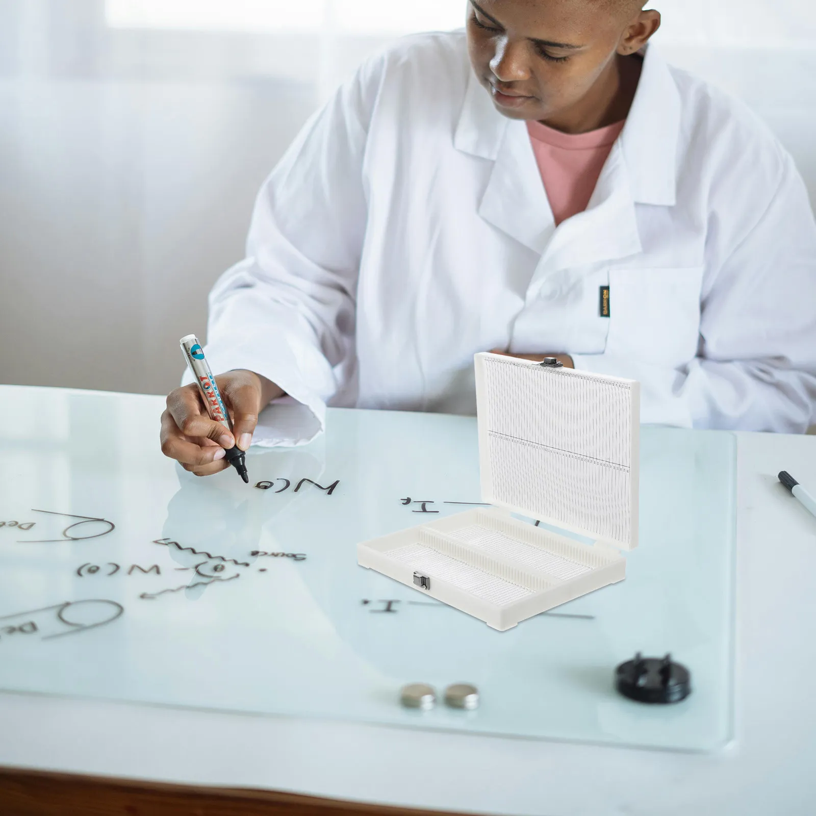 

Органайзер для образцов микроскопических предметных стекол на 100 слотов, лабораторный кейс для хранения, пластиковый, с защелкой из нержавеющей стали, компактный