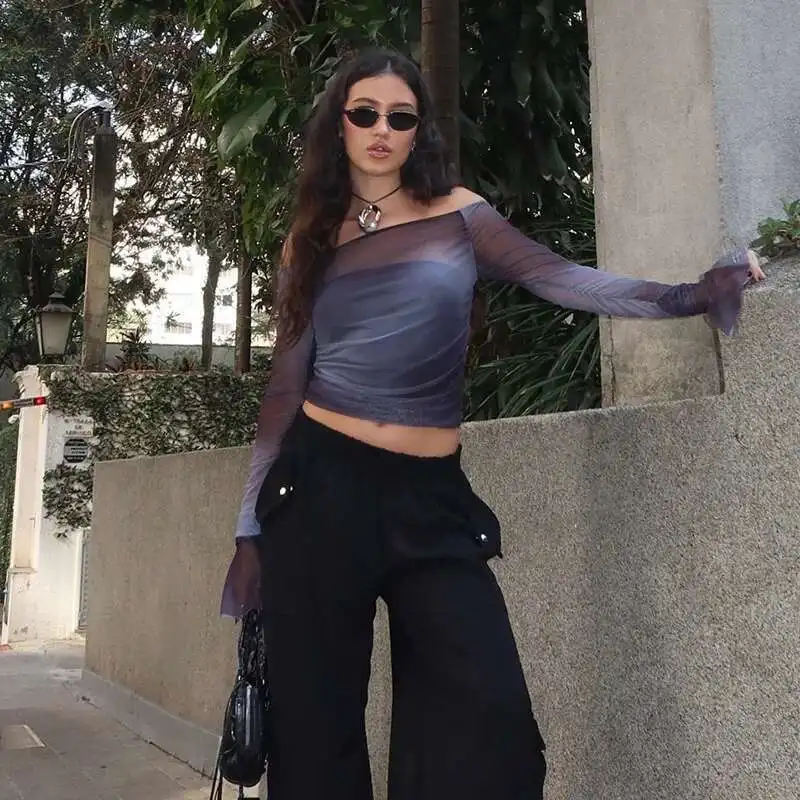 G24tp044 بلوزة نسائية صيفية جديدة لصيف 2025 بكتف واحد وأكمام بوق شبكية مطبوعة #1