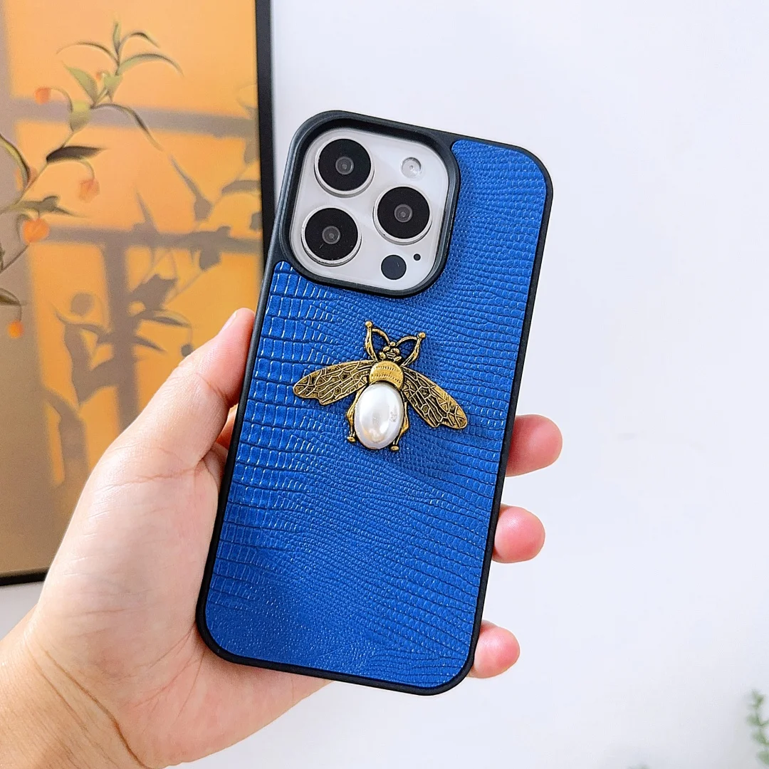 Funda de cuero PU de abeja perla 3D de Animal Retro de lujo para iPhone 17 16 15 14 Funda de teléfono 13 12 11 Pro MAX Funda trasera dura a prueba de golpes