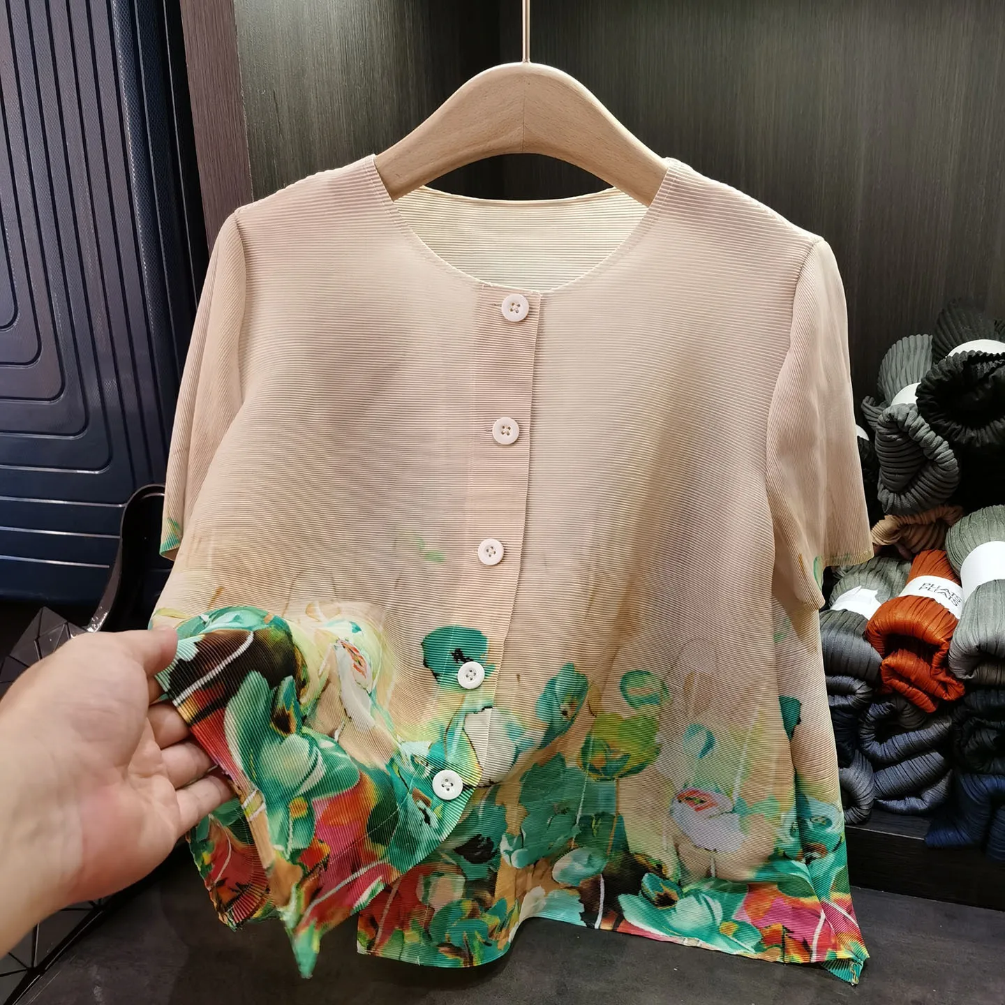 

Miyake Pleated Jacket Plisse 2025 Summer Fold Large Size High-end Pleat Top Gradient Print Single-breasted Pleats Jacket Women
