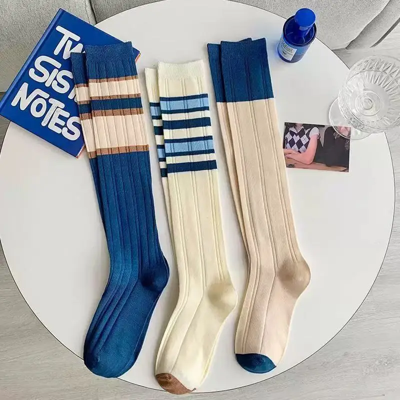 Dünne blau gestreifte lange Damenstrümpfe für Frühling und Sommer – JK Wadensocken für Outdoor-Aktivitäten, atmungsaktive Frotteesocken für Damen