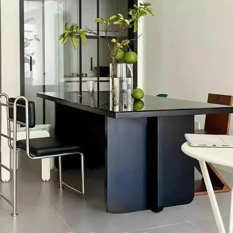 

Обеденный стол из скандинавского черного стекла, современная простая модель комнаты, прямоугольный обеденный стол для маленькой квартиры, дизайнерский светлый, роскошный, элитный