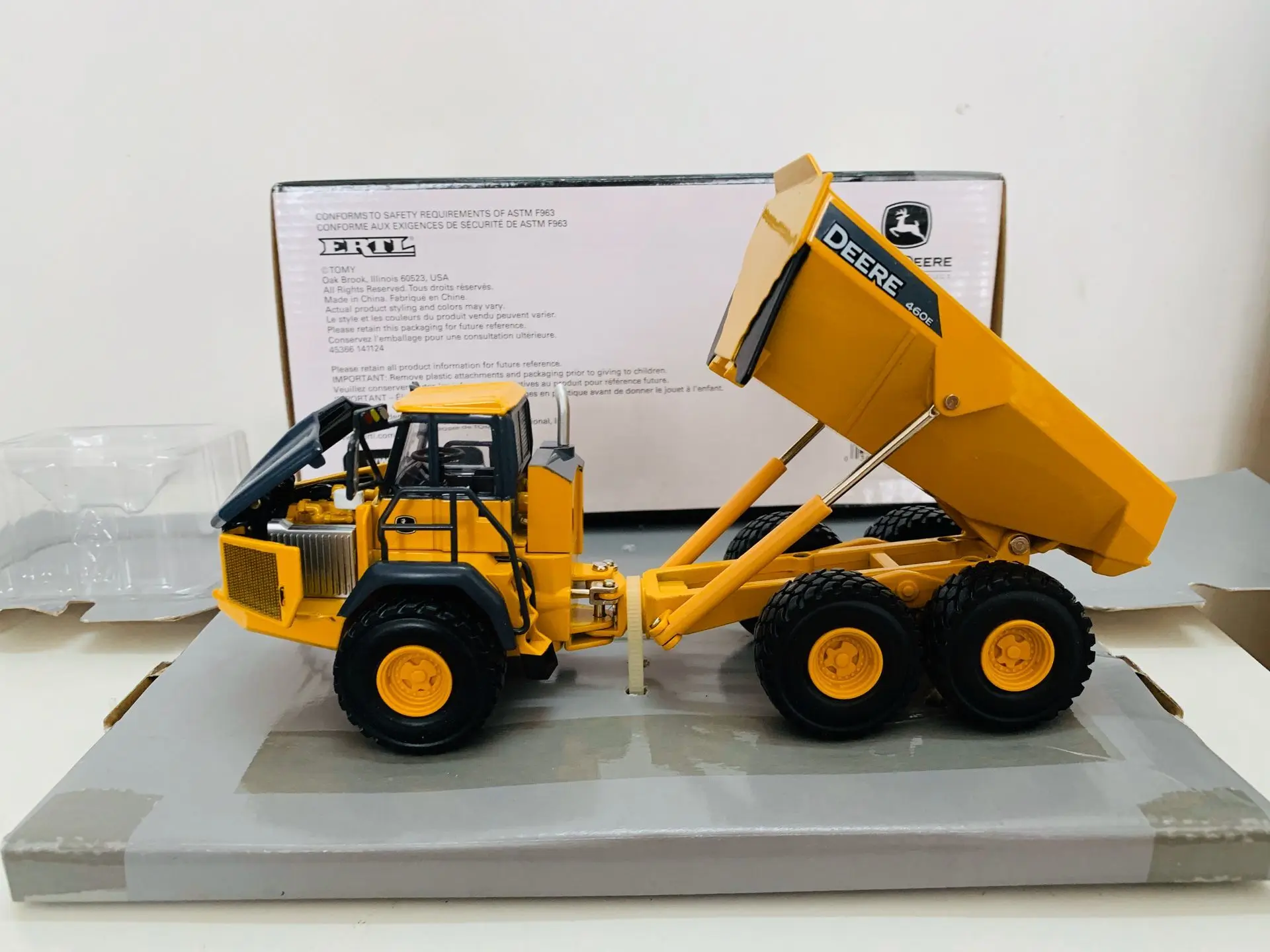 460E Articulated Dump Truck 1/50 Scale Die-Cast Model New in Box