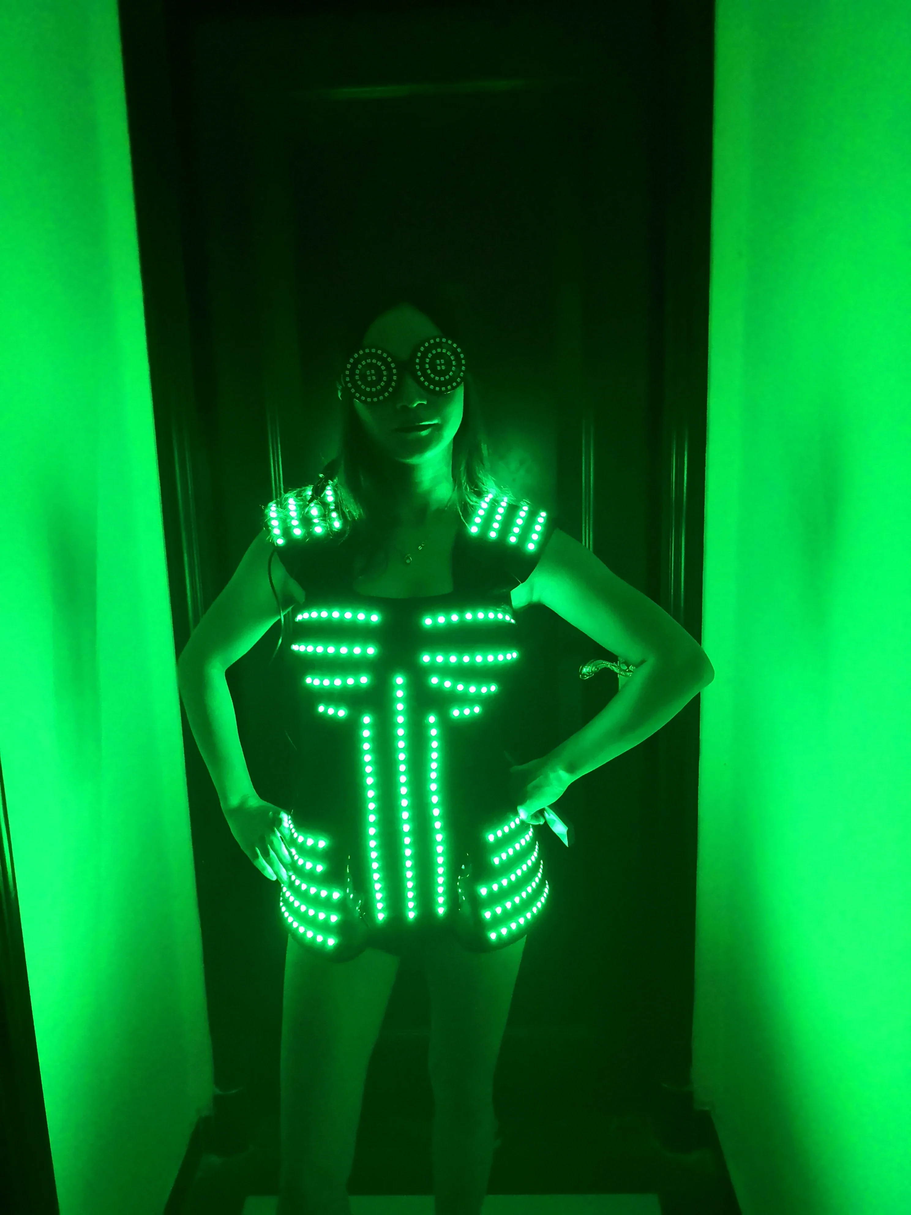 LED السيدات GOGO الرقص LED زي الفتيات تضيء فستان تأثيري بذلة متوهجة الزي ملهى ليلي تأثيري بذلة