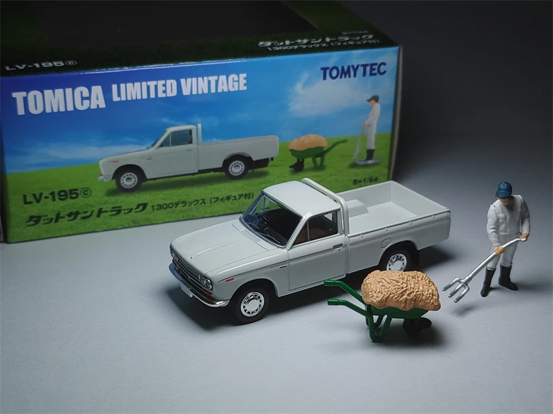 1/64 Tomytec TLV Datsun Truck 1500/1300 Deluxe with Figur LV-N195C/B DieCast Model Car Collection Limited Edition