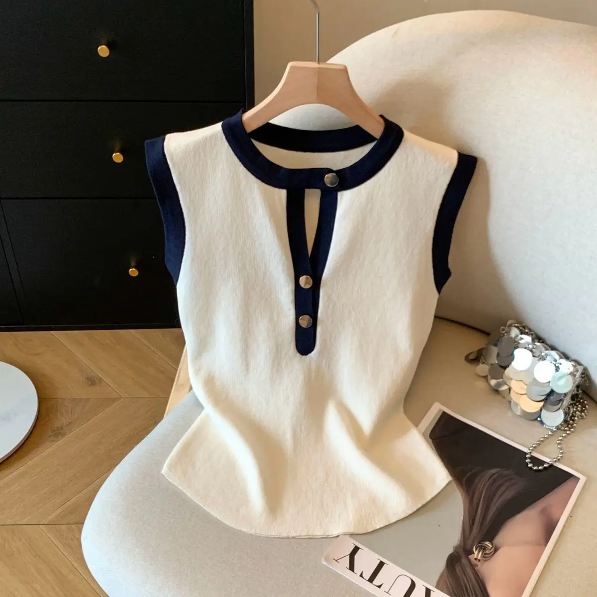 Vintage ärmelloses T-Shirt für Damen, mit Knöpfen, O-Ausschnitt, elegantes Tank-Top, schmale Passform, Sommer-Top, lässige Damen-Arbeitskleidung – Detail 2