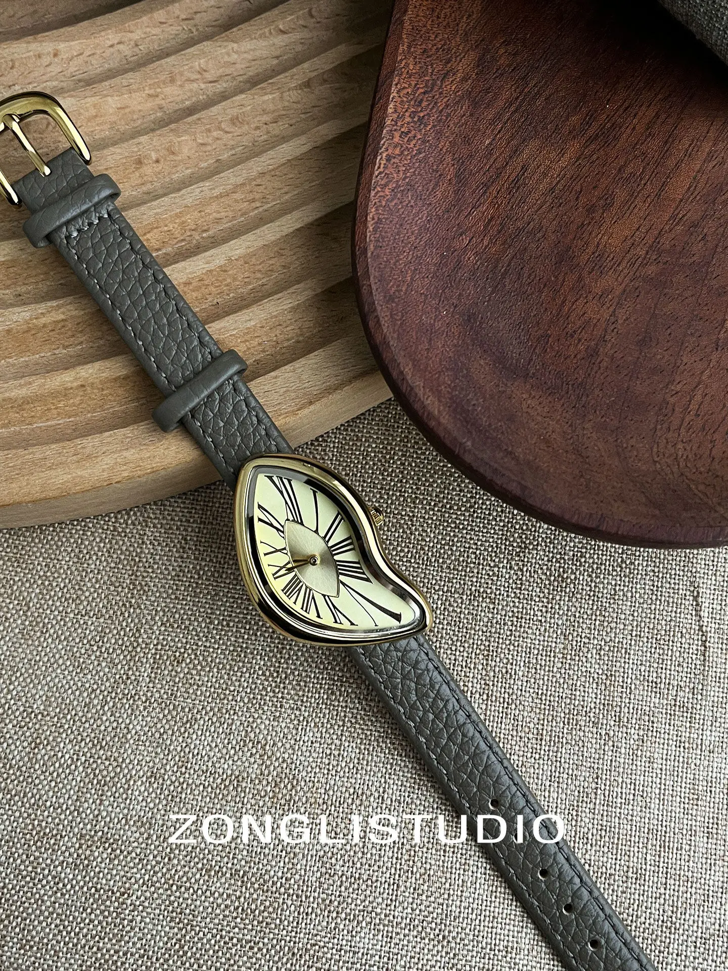 

Artistic Women'S Watch, Small And Exquisite, Elegant Style, New 2026 Model, Trendy Brand Wristwatch, High-Quality Women'S Watch.