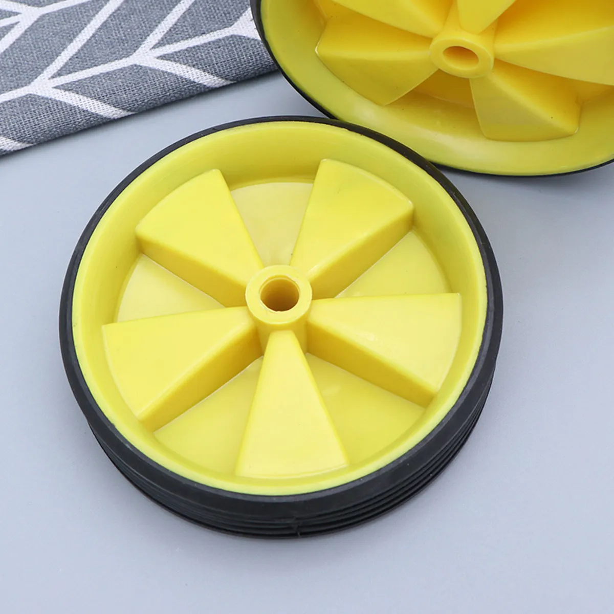 

12-20 Inch Universal Porous 's Training Wheels Auxiliary Balance Auxiliary Wheels Bicycle Safety Yellow