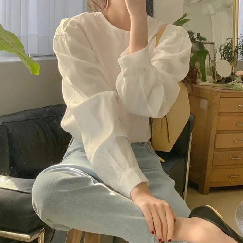 

Early Spring Women's Fashion 2026 New High-End Bubble Sleeve White Long Sleeve Shirt Korean Style Top Small Size Commute Styl...