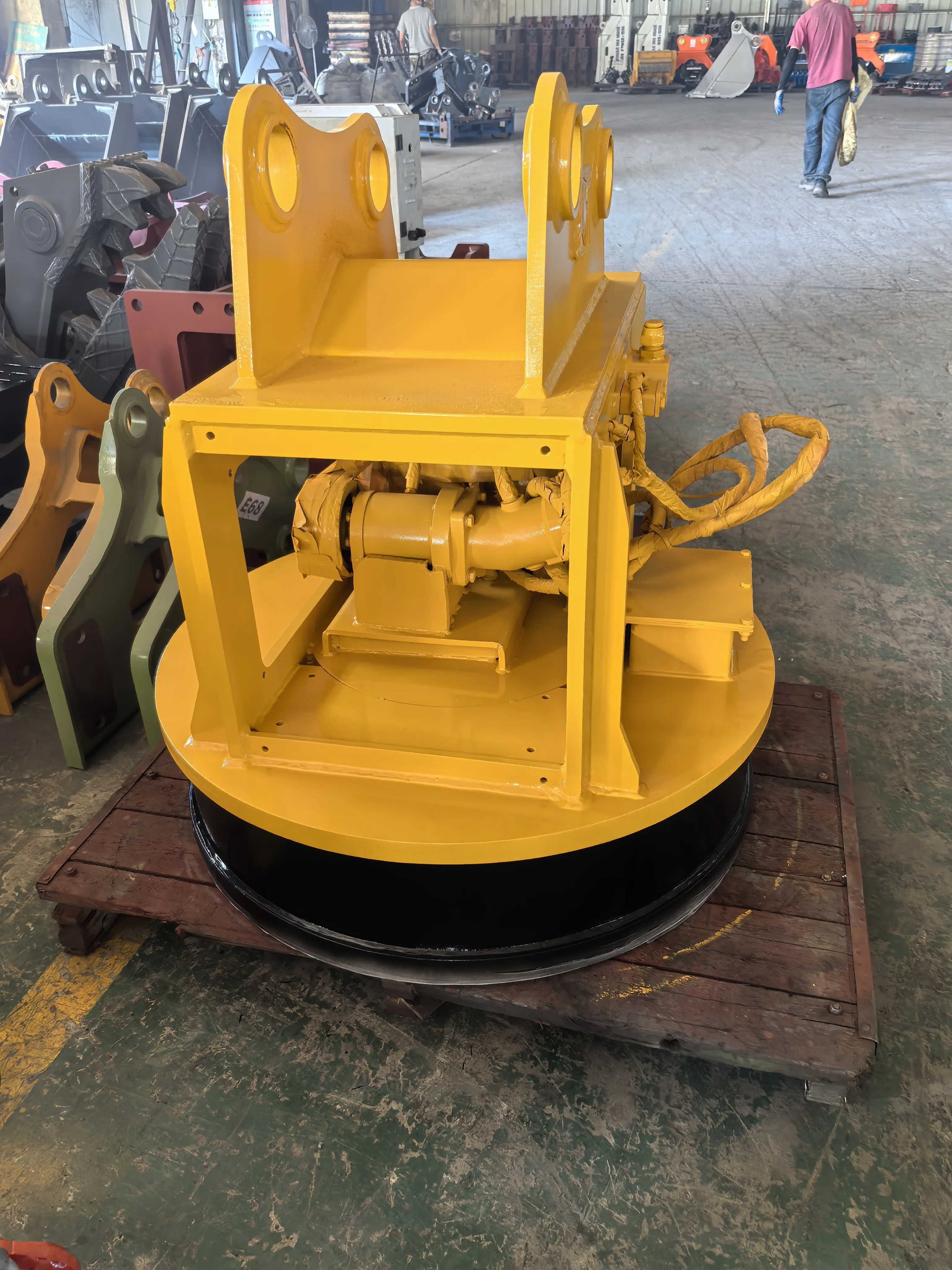 Factory Customized Construction Machinery Attachments Magnetic Lifter Steel Scraps Circular Electromagnet Lifting Chuck