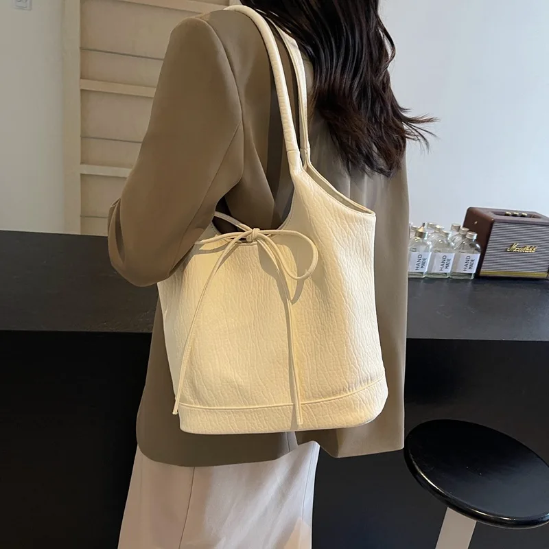 Bow Simple Small Bag Women's 2024 New Portable Bucket Bag Design Sense Foreign Commuter Armpit Bag