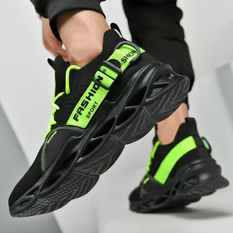 New Lightweight Men\'s and Women\'s Fashionable Sports Breathable Running Shoes Lovers Outdoor Fitness Knife-edge Anti-slip Shoes