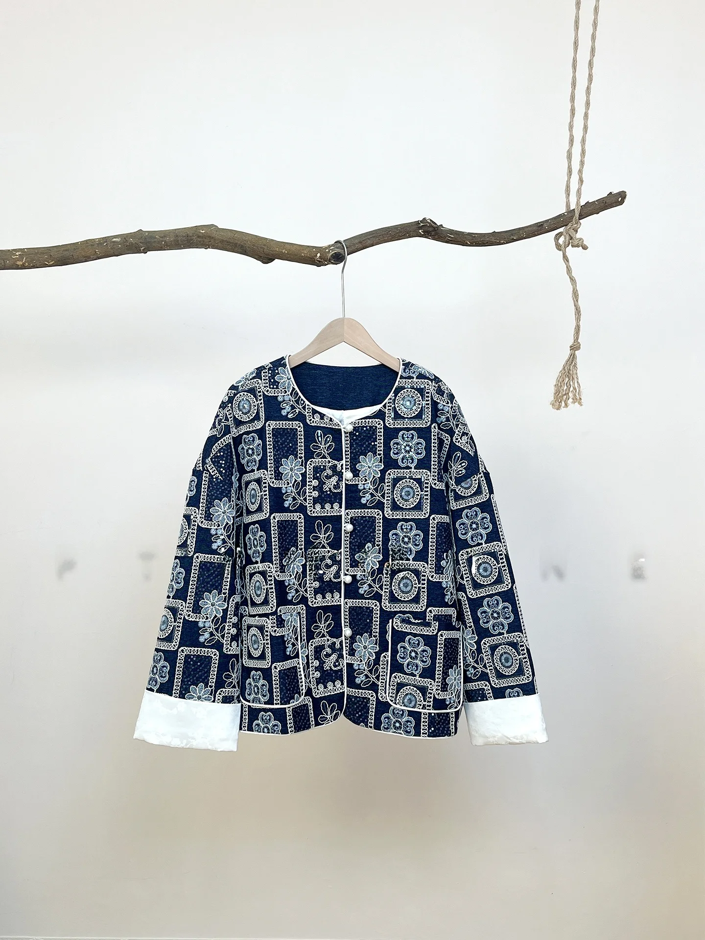 

Puthere Autumn Winter Amber Glimmer Embroidered iny Sequins Button up Jaet Women's Loose Fit Cotton Lined Denim Outerwear